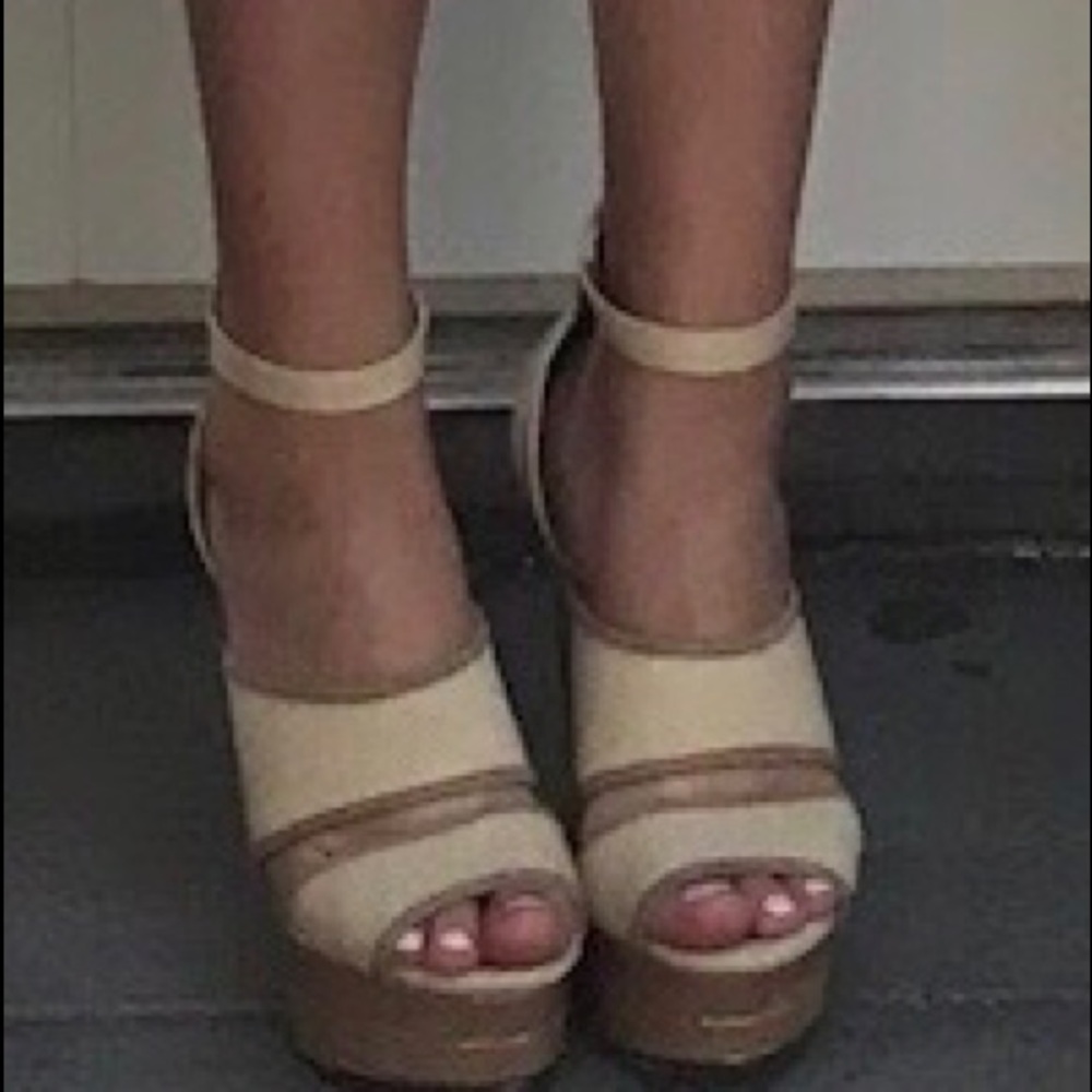Michael Antonio nude wedges - size 6